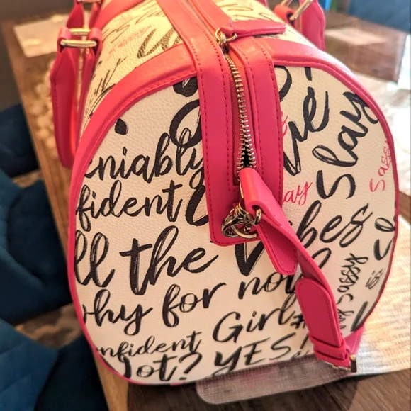 Sassy Jones Pink and Cream Travel Bag - Picture 4 of 7